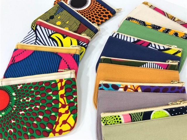 アフリカ・セネガルのカラフルな布で作ったオシャレな財布はいかが？