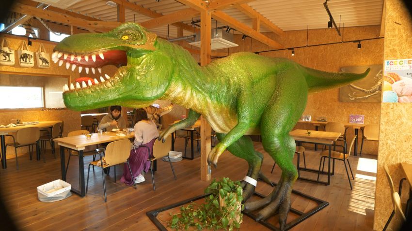 グァオオオ〜！ 世界初！恐竜フィギュアのオフィシャルSHOP … Schleich CAFÉ（金バク！2020年12月18日OA）