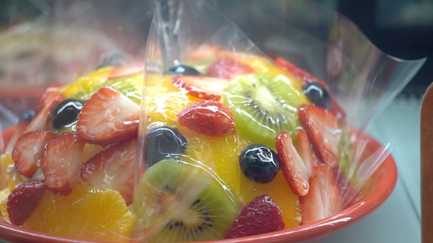 スコップで食べる季節フルーツの絶品スイーツ！ …KIWAJI市場本店（金バク！2021年 3月 5日OA）