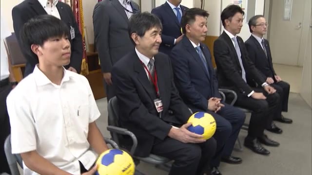 岡山市の企業が高校にハンドボール用具を寄贈【岡山】