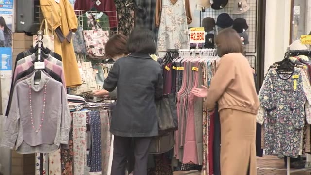 衣類や雑貨を格安で販売　岡山市中心部の商店街でワゴンセール始まる【岡山・岡山市】