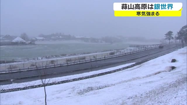 蒜山高原で夜の雨が雪へと変わり一面、銀世界に【岡山・真庭市】