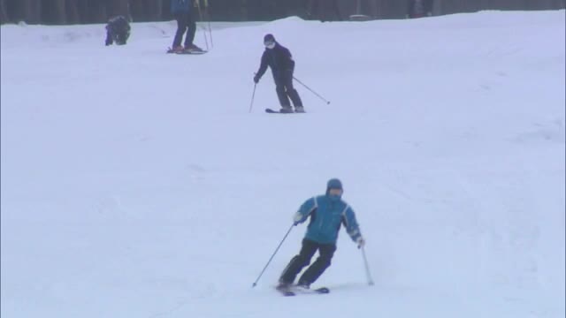 スキーヤーらが初滑り満喫！…スキー場に天然の雪が降り積りオープン【岡山・新見市】