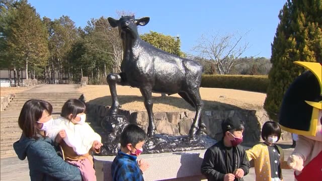 ９０キロ流され生還した奇跡の牛「元気くん」　飼育先だった公園に像を建立【岡山・勝央町】