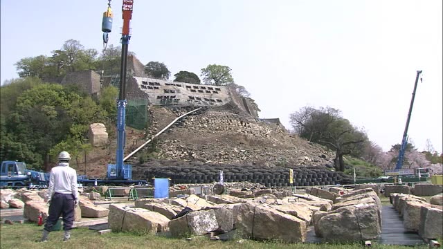 丸亀城石垣　崩落部分の解体始まる　地盤弱く予定より半年遅れのスタート【香川・丸亀市】