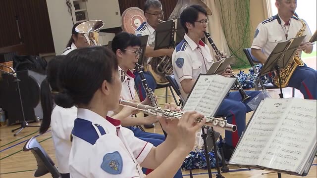 香川県警音楽隊が小学校で「特別演奏会」　児童は１１月の発表会に向けイメージ膨らませる【香川・高松市】