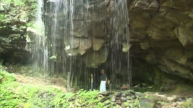 滝＆森林浴でリフレッシュ　県北の避暑地「岩井滝」にぎわう　“裏見の滝”も人気！【岡山・鏡野町】