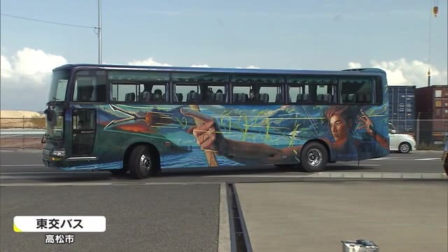 那須与一の活躍にあやかり観光復活の旗印に…“源平合戦の名場面”を描いたバスがお披露目【香川・高松市】