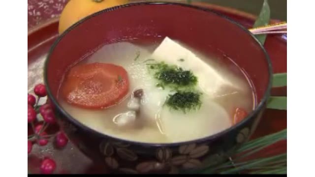 客は…「不思議」 白味噌＆あん入り丸餅「あんもち雑煮」　東京で香川のご当地雑煮が大人気【香川】