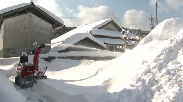 各所で除雪作業に追われる…岡山県北⇒１３日夜から大雪見込み　南部・香川でも積雪予想【岡山・香川】