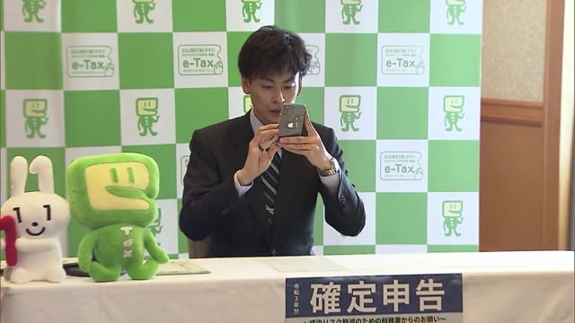 金メダリスト・宇山賢さんがスマホでの確定申告に挑戦　読み取り機能に利便性を実感【香川・高松市】