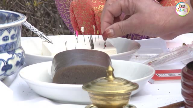 “柔らかい”豆腐やコンニャクなどに刺し…徳与寺で「針供養」　裁縫技術の向上を願う【岡山・岡山市】