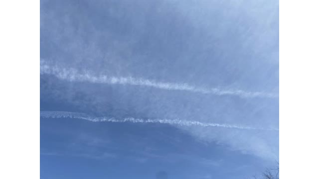 お天気キャスターが撮影　飛行機雲は”天気下り坂のサイン”【岡山・岡山市】