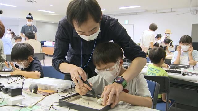 先生は大学生！　「日ようび子ども大学」開講　“化石発掘”や動物生態に興味津々【岡山・岡山市】
