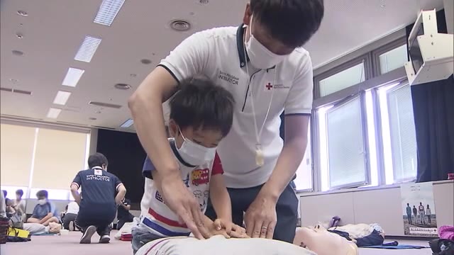 人が突然倒れ心臓が止まったら…小学生と親が“みんなで協力して助ける大切さ” 学ぶ【香川・高松市】