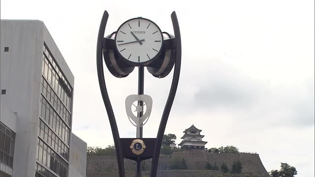  市民の憩いの場のモニュメントに…丸亀城を望む市中心部に“時計塔”を設置　丸亀ＬＣが市に贈呈【香川】