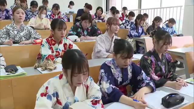校舎に短冊が飾られ七夕の風情…美作大学で恒例の“浴衣登校”　自作の浴衣を着る人も【岡山・津山市】