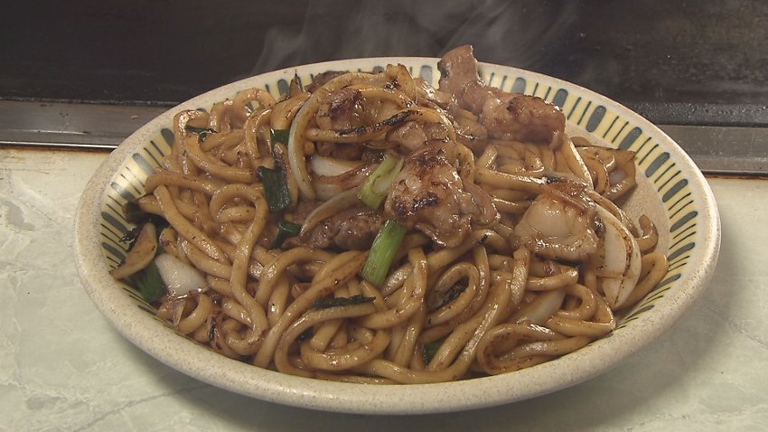 鉄板焼き専門店でホルモンうどん＆幻の南蛮焼きを堪能！… お好み焼　三枝（金バク！2021年11月 5日OA）