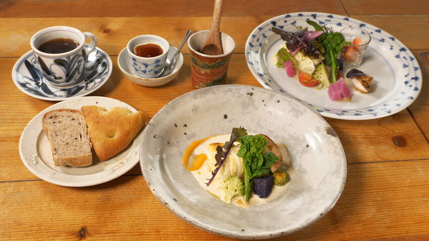 池のほとりのカワイイお店！地元食材ふんだんランチに大感激！…汐さぎ！庵（金バク！2023年 2月3日OA）