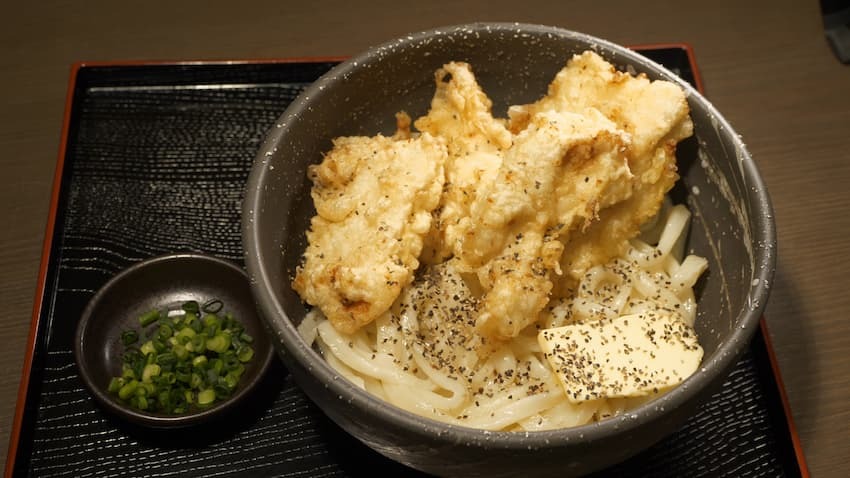 やっぱり食べたい讃岐うどん！大人気のかしわ天バターしょうゆうどんに舌鼓…手打ちうどん 大蔵（金バク！2023年 3月10日OA）