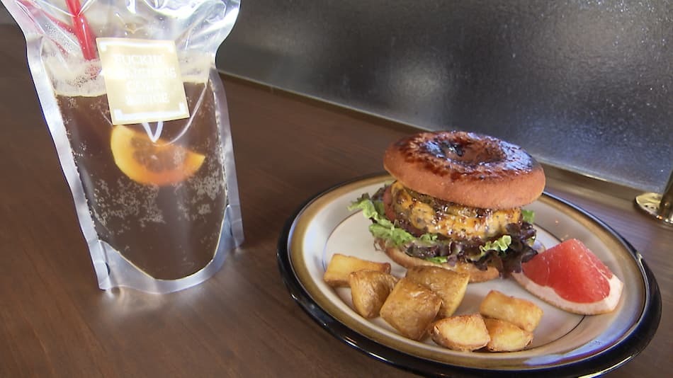 ドーナツ×ハンバーガー！？あまり聞いたことのない新感覚ハンバーガーとは？？…自家製コーラとハンバーガー　テンズ（金バク！2023年 8月 18日OA）