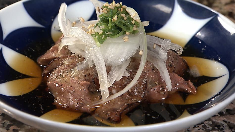 数量限定の貴重な部位まで！地鶏を陶板焼で堪能！！…地鶏陶板焼炙（abura）（金バク！2023年 10月 20日OA）