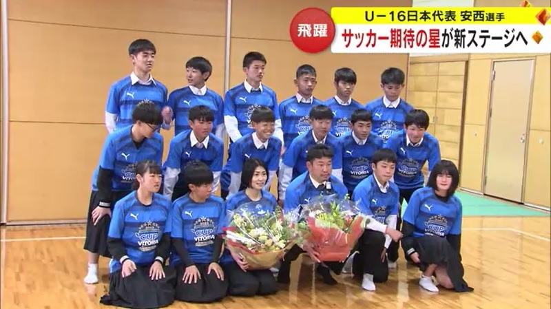 サッカー安西選手卒業式10